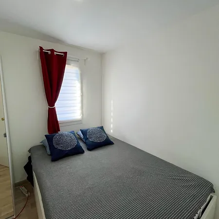 Apartment Saint-cyprien : Appt Front De Avec Piscine, Parking Et Clim - Fr-1-753-25 *